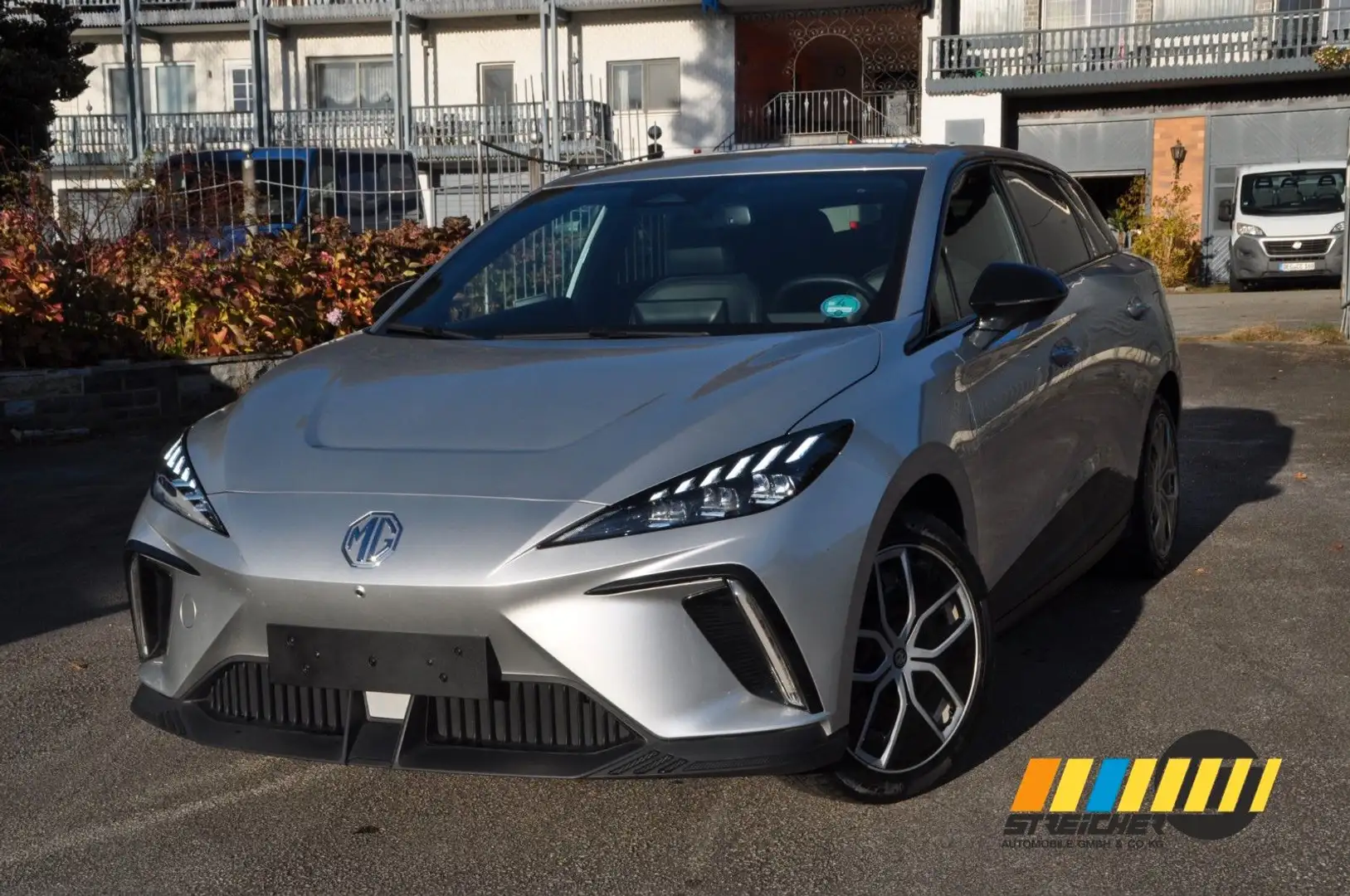 MG MG4 Luxury *LED*360° Cam*SitzHz* Silber - 1
