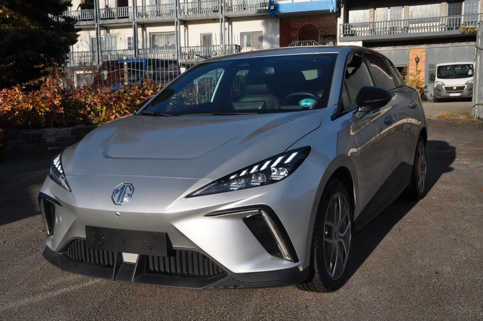 MG MG4 Luxury *LED*360° Cam*SitzHz* Silber - 2