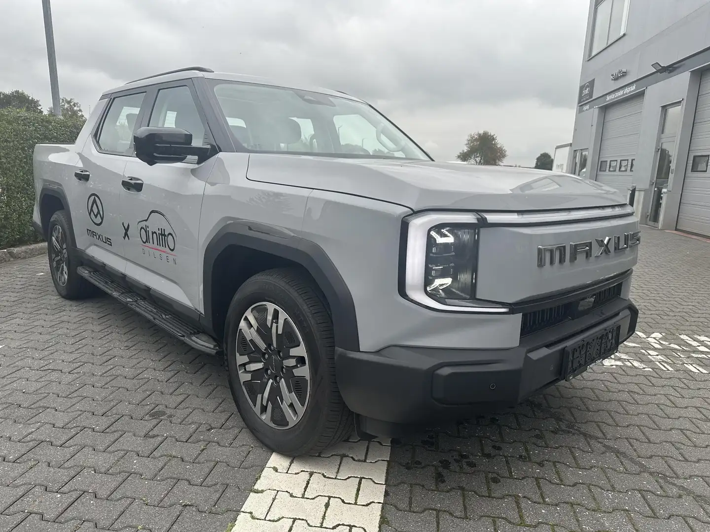 Maxus eTERRON 9 PREMIUM 4WD Gris - 2