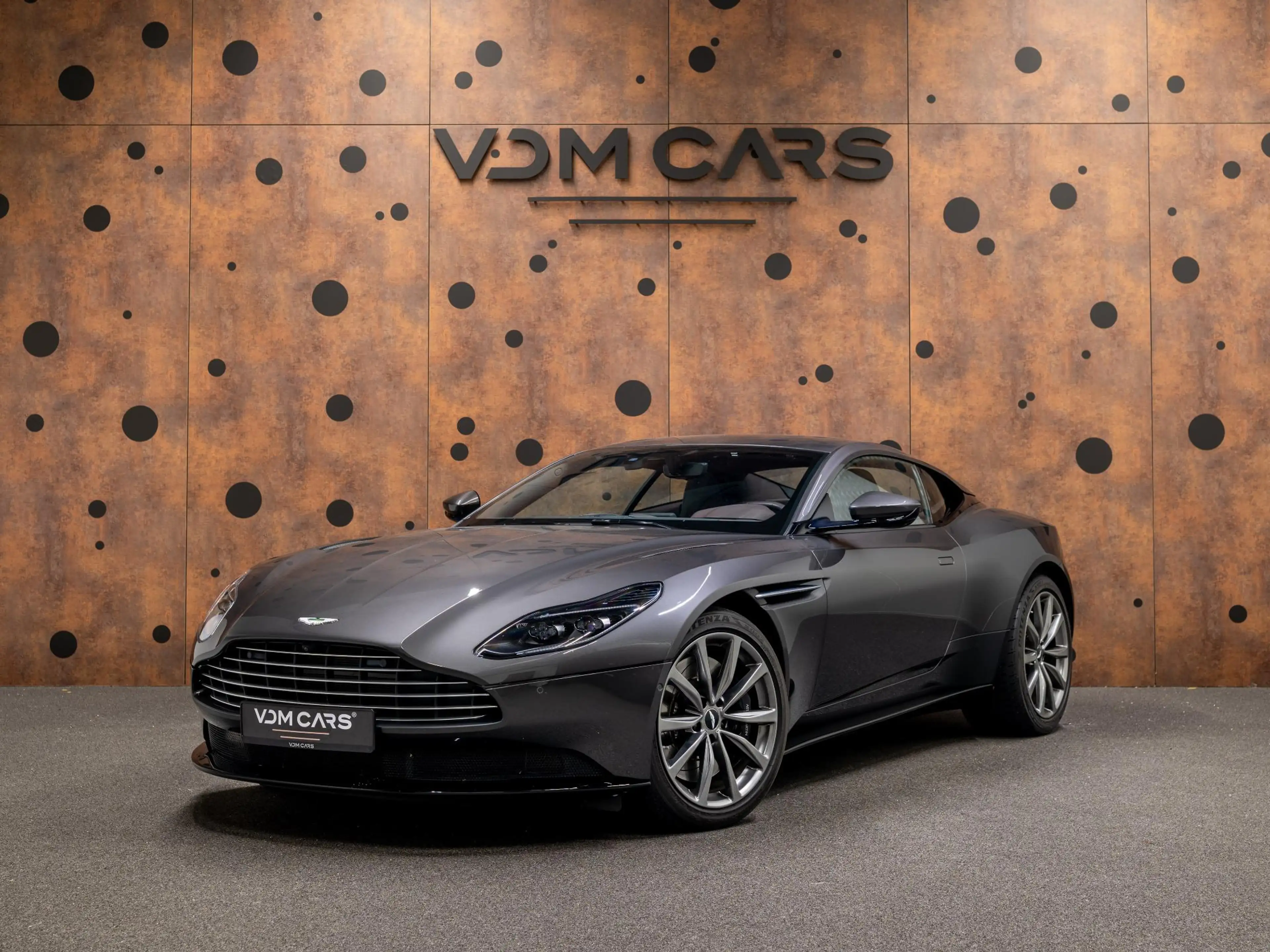Aston Martin DB11 4.0 V8 | 9.564 km | ONDERHOUD | B&O |  360° | Memo