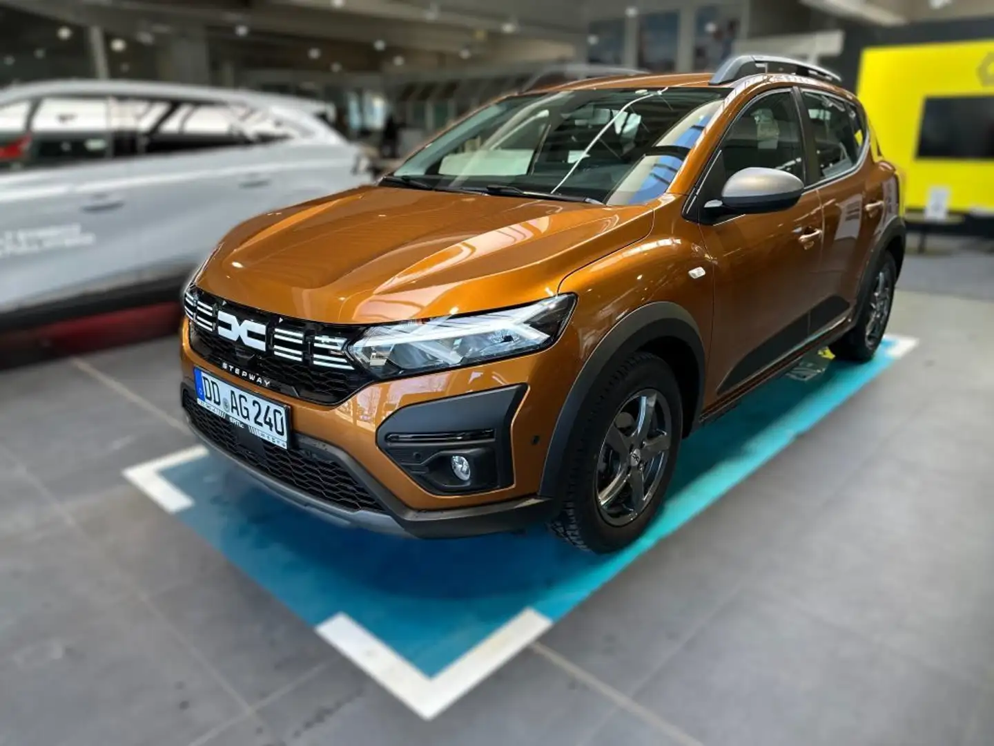Dacia Sandero Stepway Expression+ TCe 100 ECO-G Orange - 1
