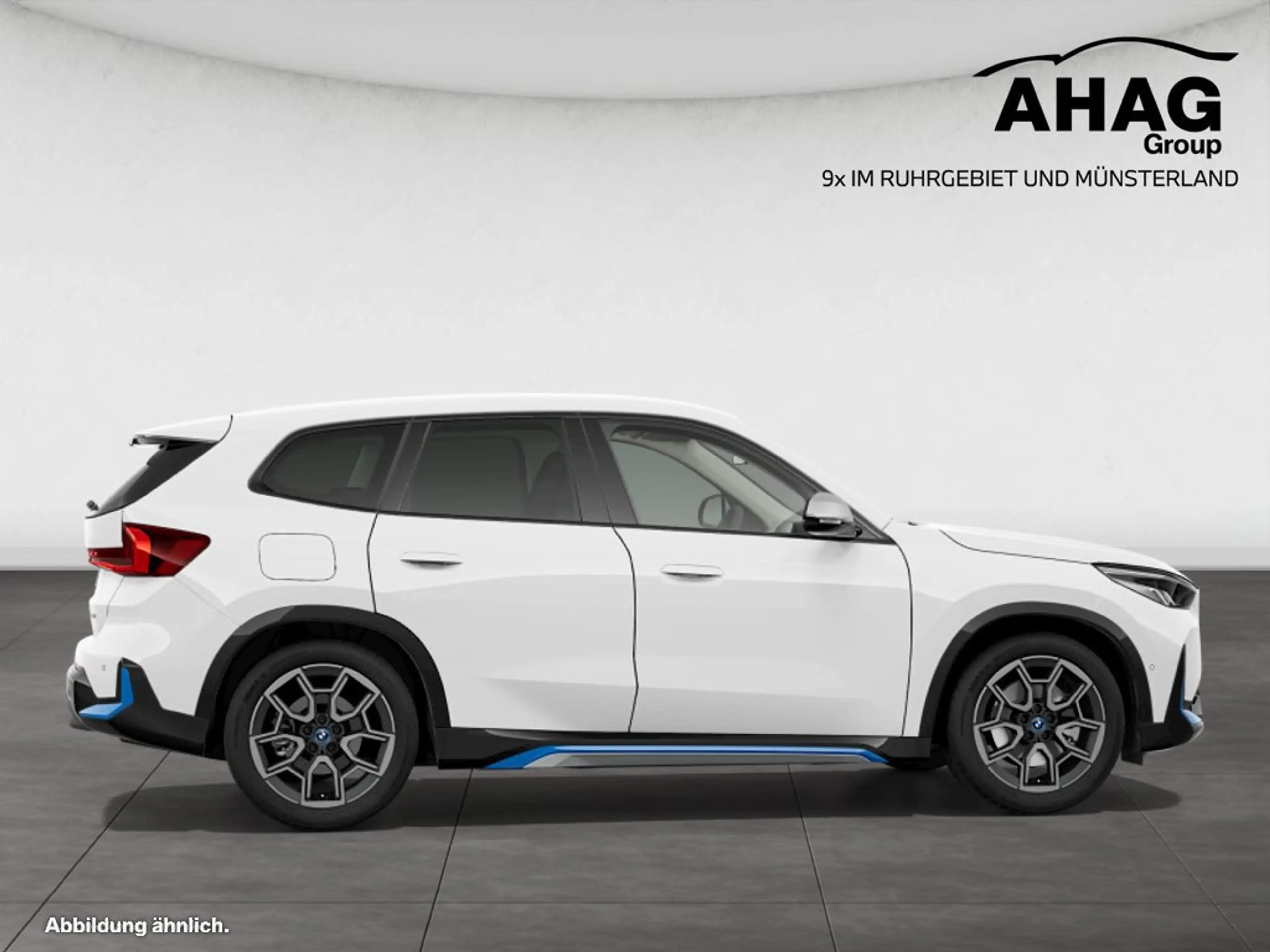 BMW iX1 xDrive30  xLine — photo 8