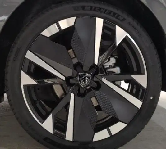 Peugeot 308 view 9