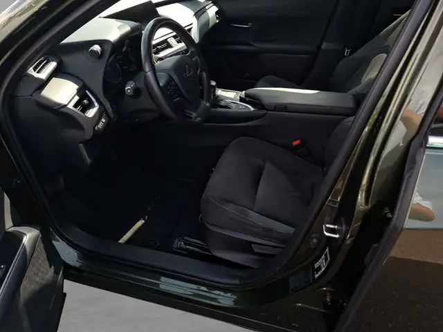 Lexus Ux view 10