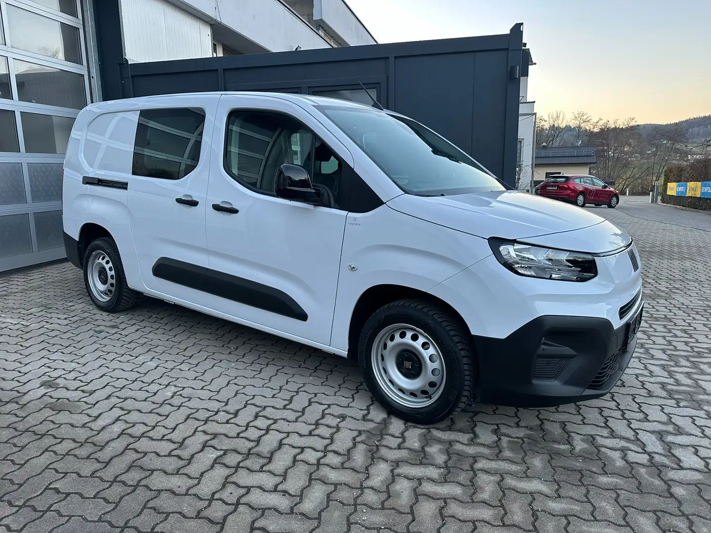 Fiat Doblo Kastenwagen DoKa BlueHDi 100 S&S XL Weiß - 2