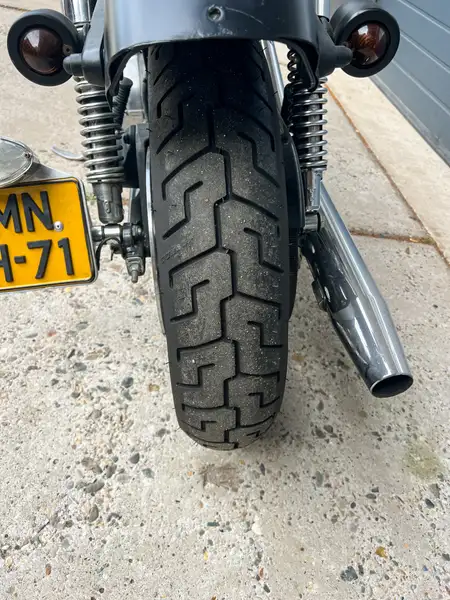 Harley-Davidson Sportster 883 - foto 4