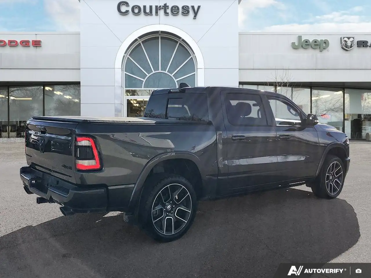 RAM 1500 снимка RAM 1500