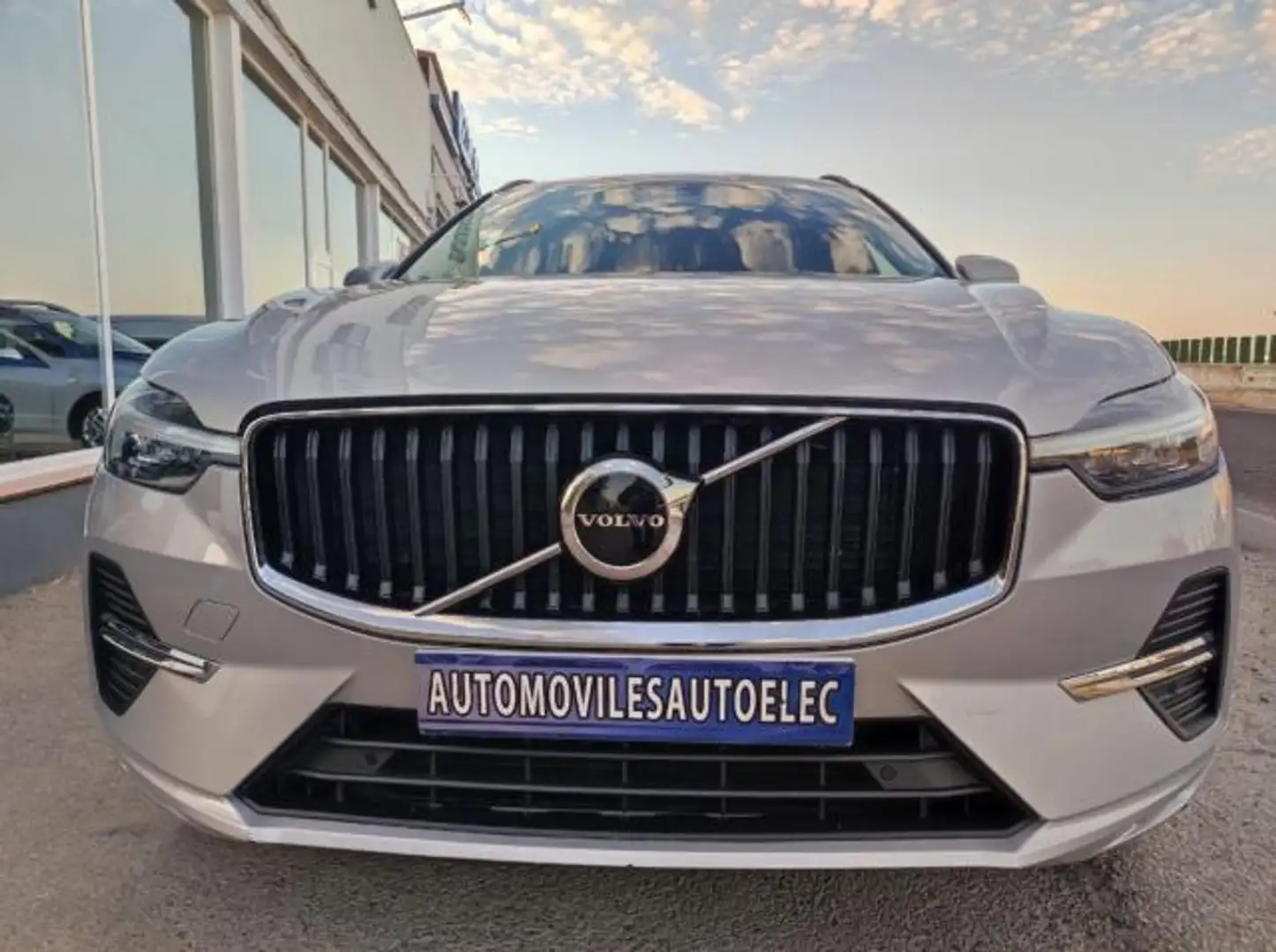 Volvo XC60 B4 Inscription AWD Aut. Beige - 2
