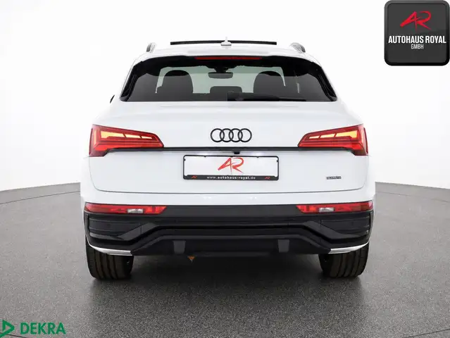 Audi Q5 view 4