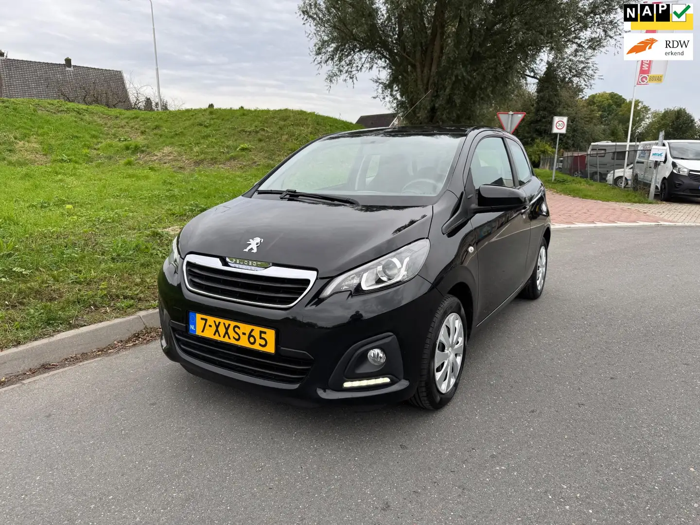 Peugeot 108 1.0 VTi Active Airco Zwart - 1