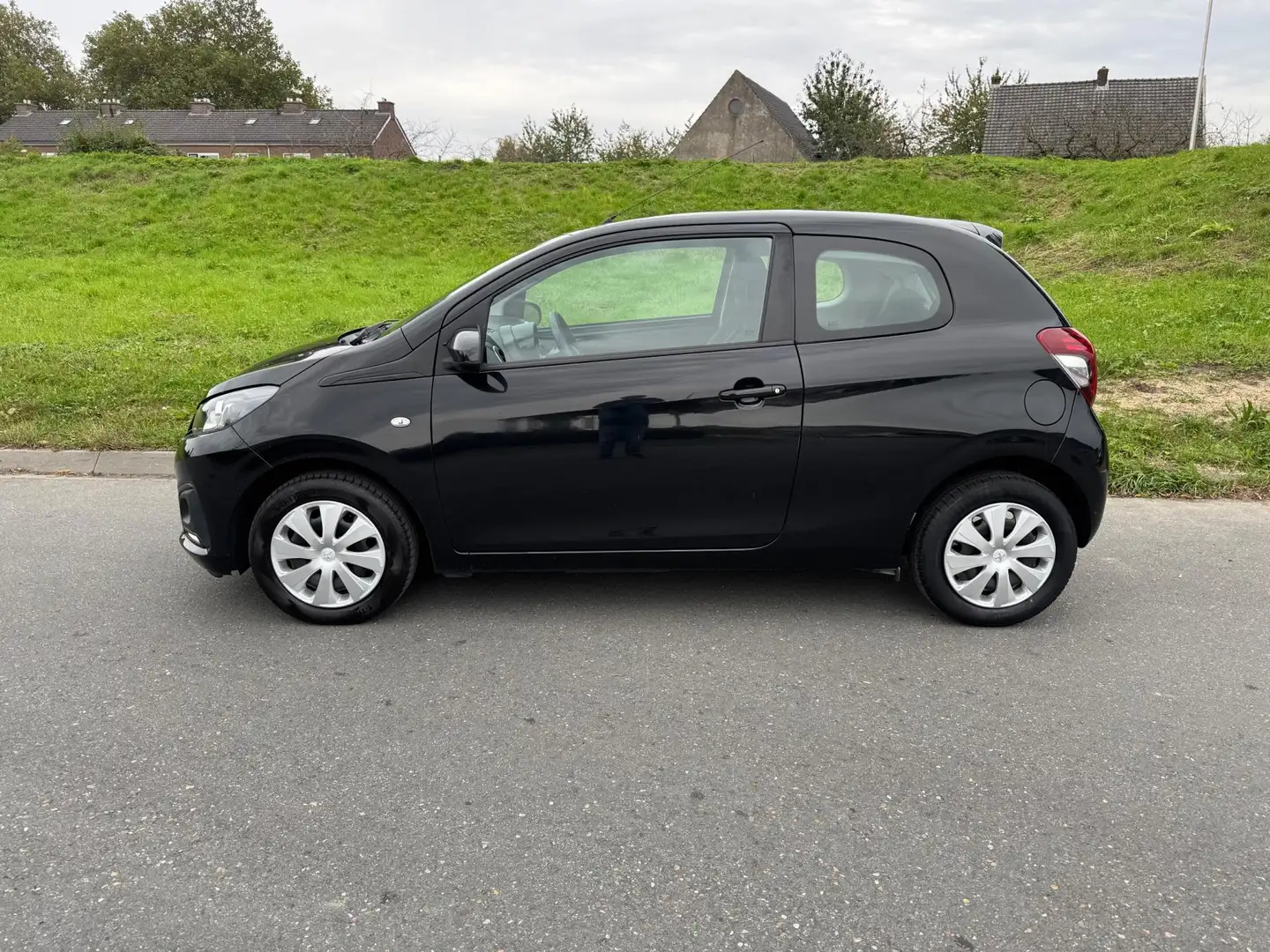 Peugeot 108 1.0 VTi Active Airco Zwart - 2