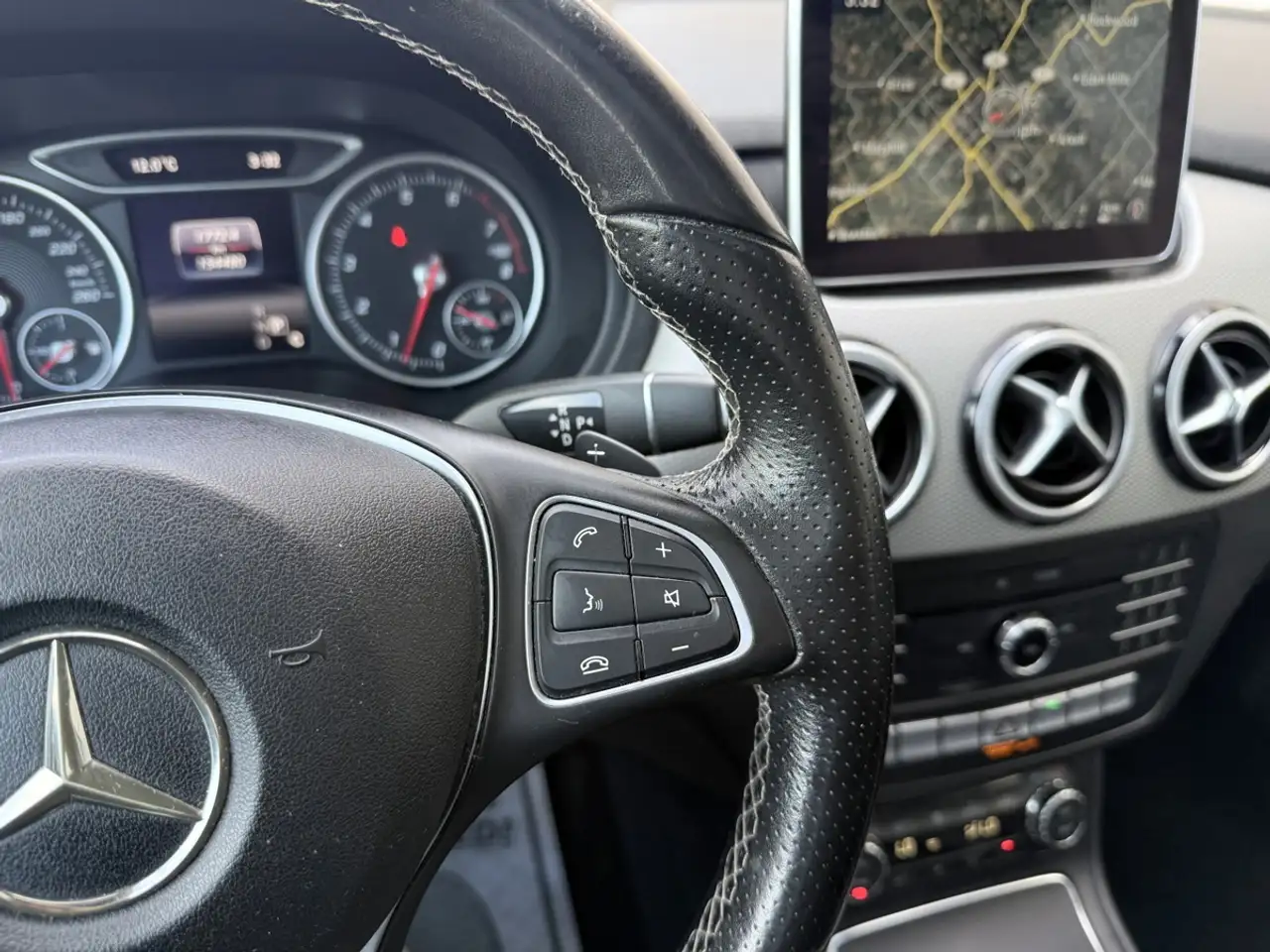Mercedes-Benz B-Class снимка Mercedes-Benz B-Class