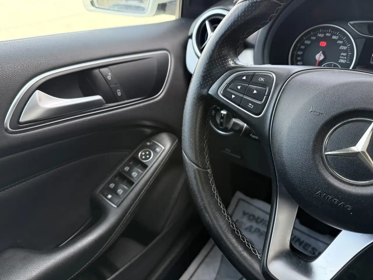Mercedes-Benz B-Class снимка Mercedes-Benz B-Class