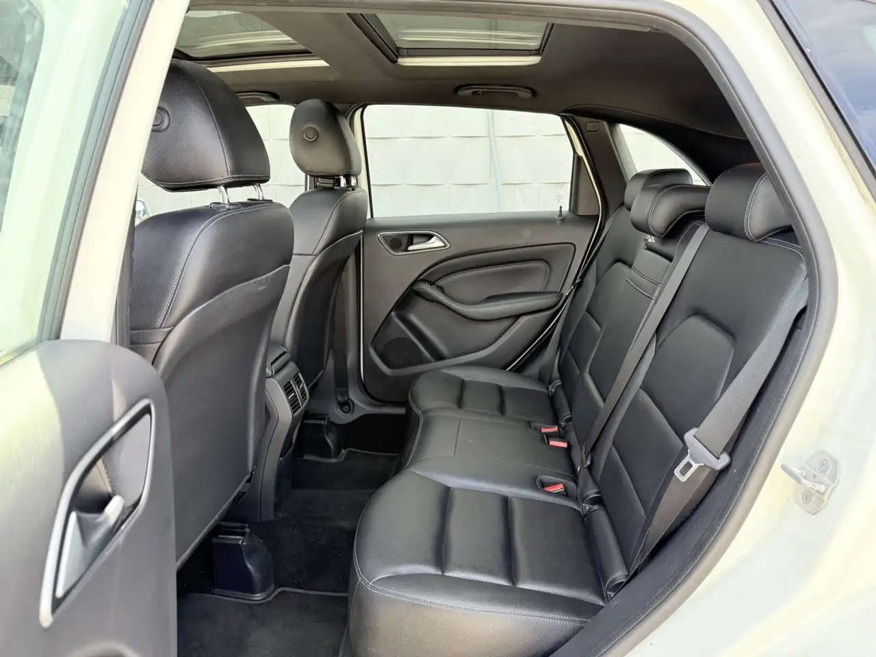 Mercedes-Benz B-Class снимка Mercedes-Benz B-Class