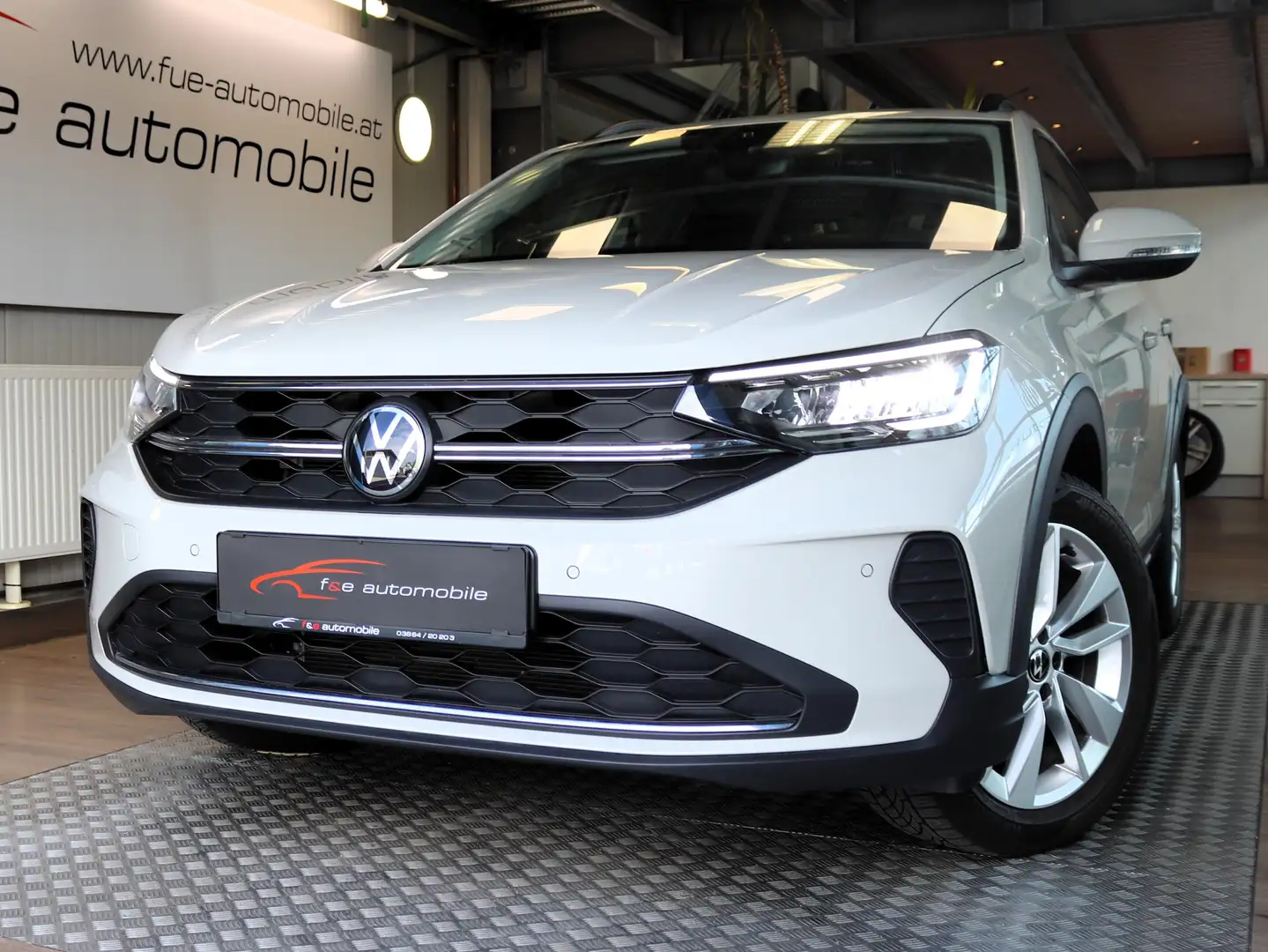 Volkswagen Taigo 1,0 TSI Life Grau - 1