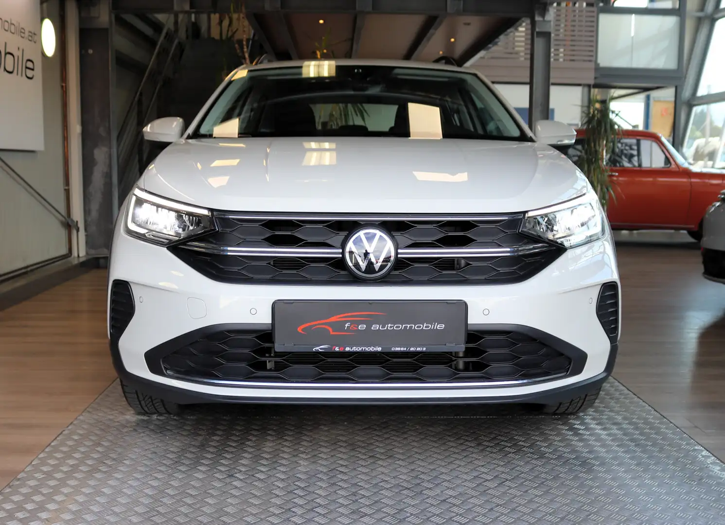 Volkswagen Taigo 1,0 TSI Life Grau - 2