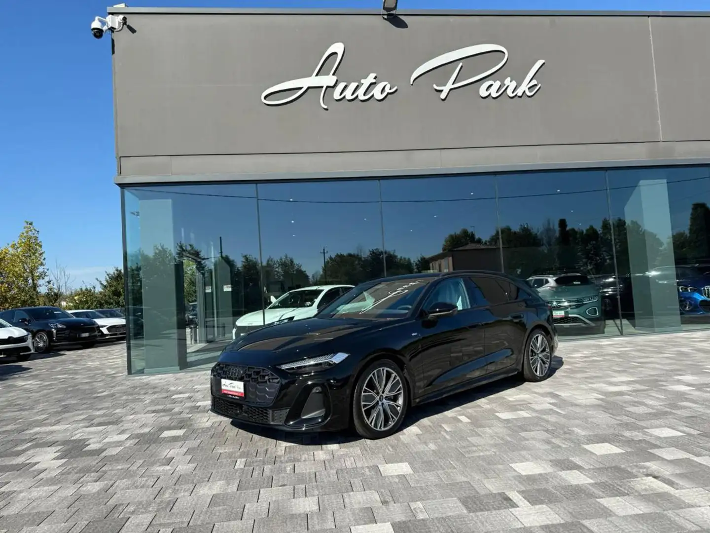 Audi A5 Avant TDI 150 kW mHEV+ S tronic S Line edition Zwart - 1