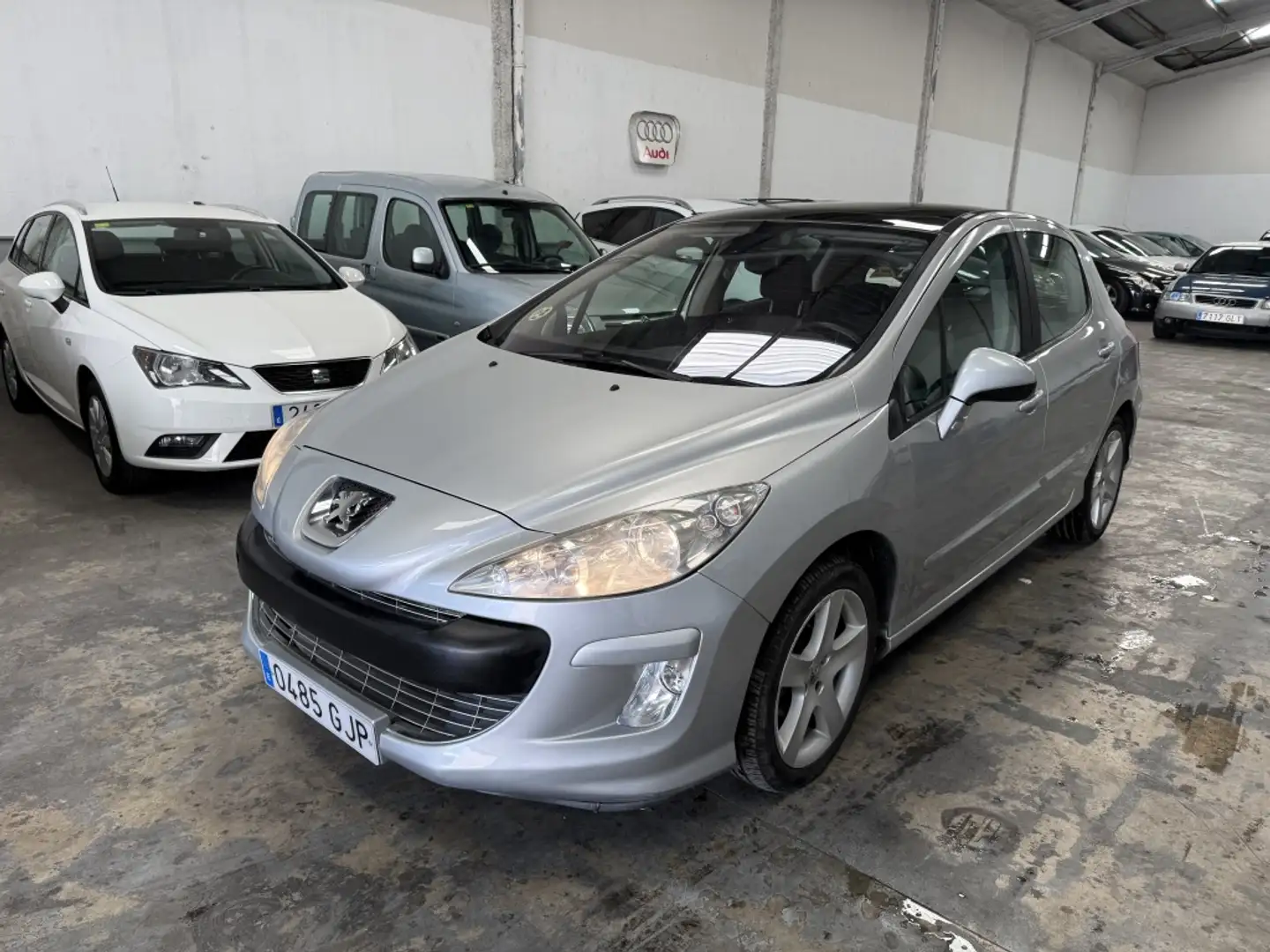 Peugeot 308 1.6HDI FAP Confort Silber - 1