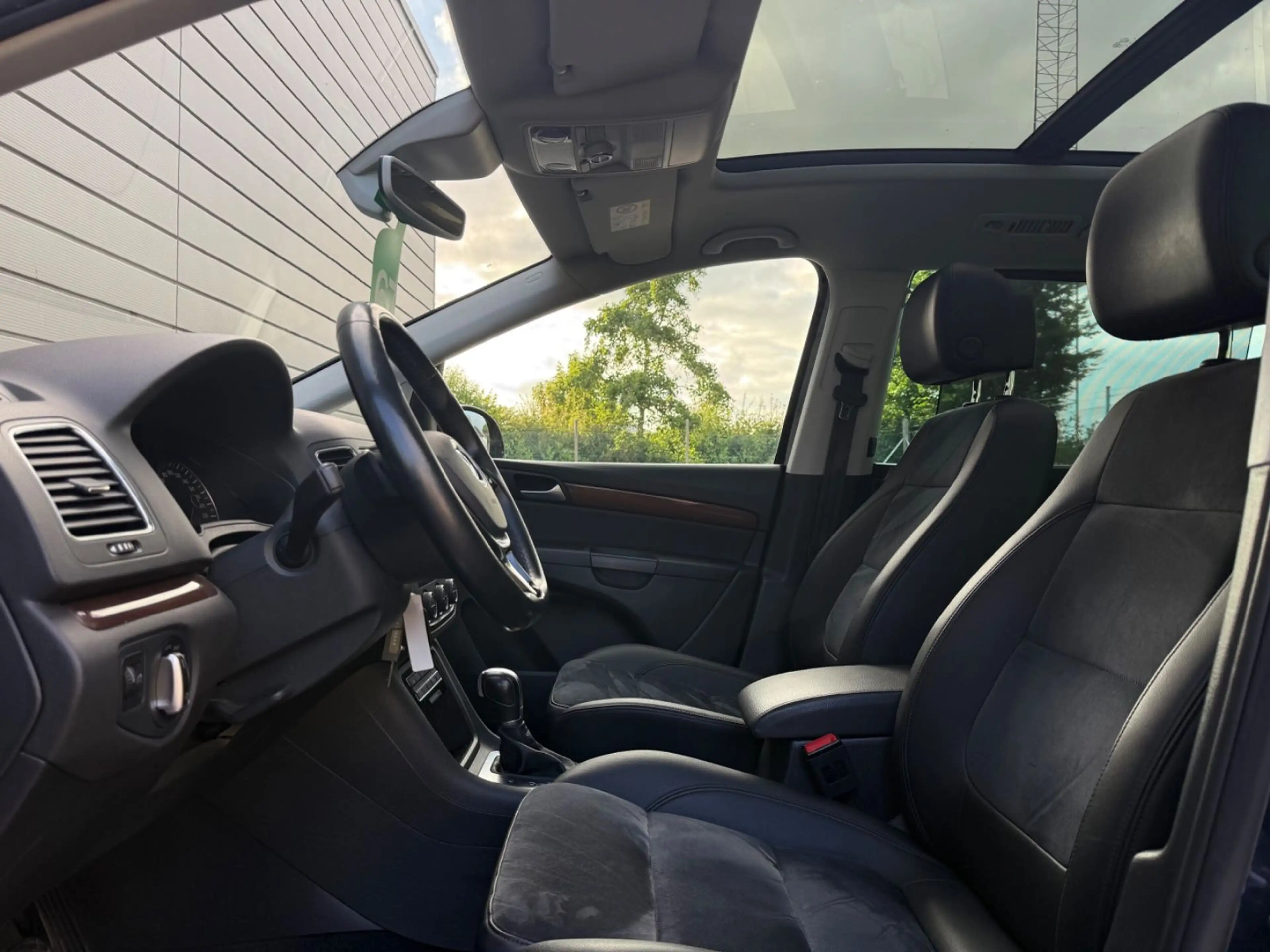 Volkswagen Sharan Highline *HU/AU*SHZ*SCHECKHEFT*PANO* — photo 13