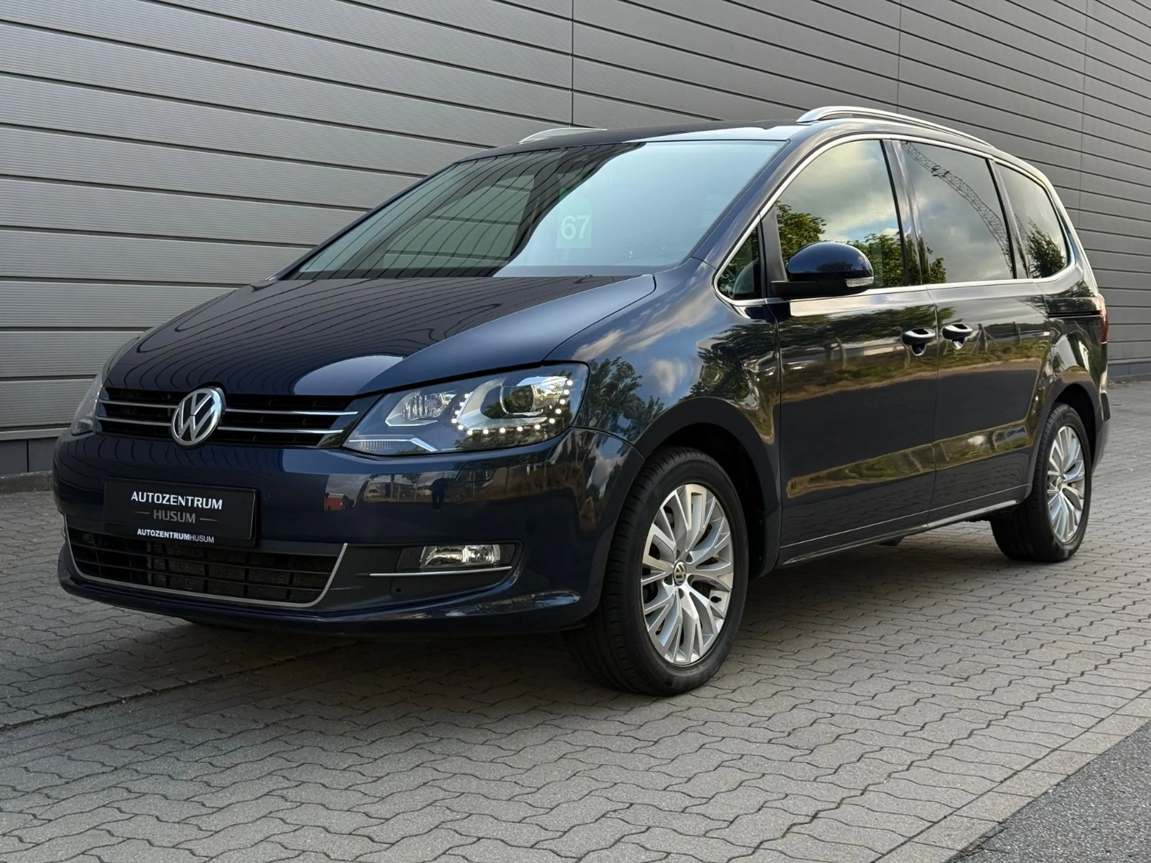 Volkswagen Sharan Highline *HU/AU*SHZ*SCHECKHEFT*PANO* — photo 2