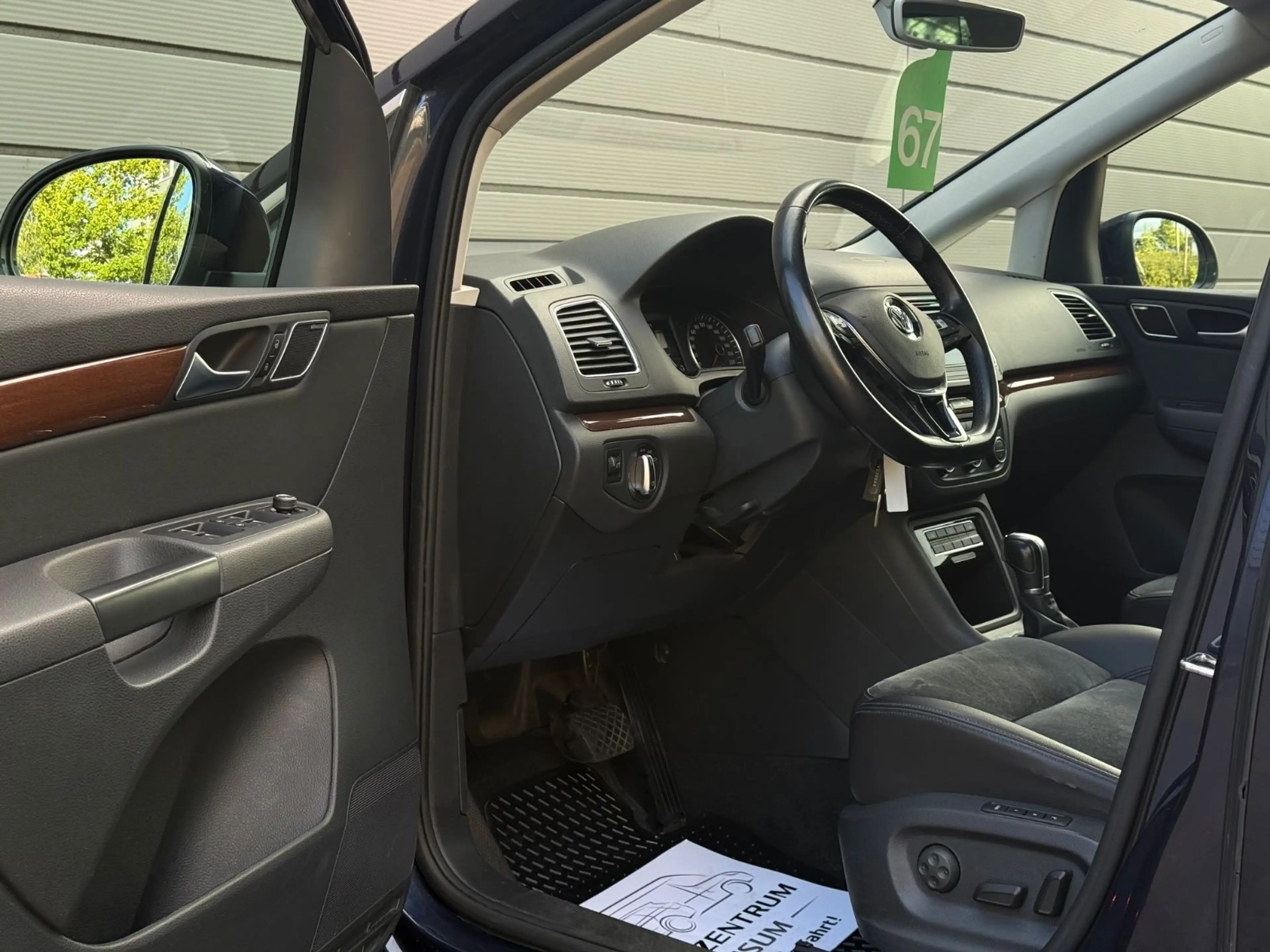 Volkswagen Sharan Highline *HU/AU*SHZ*SCHECKHEFT*PANO* — photo 11