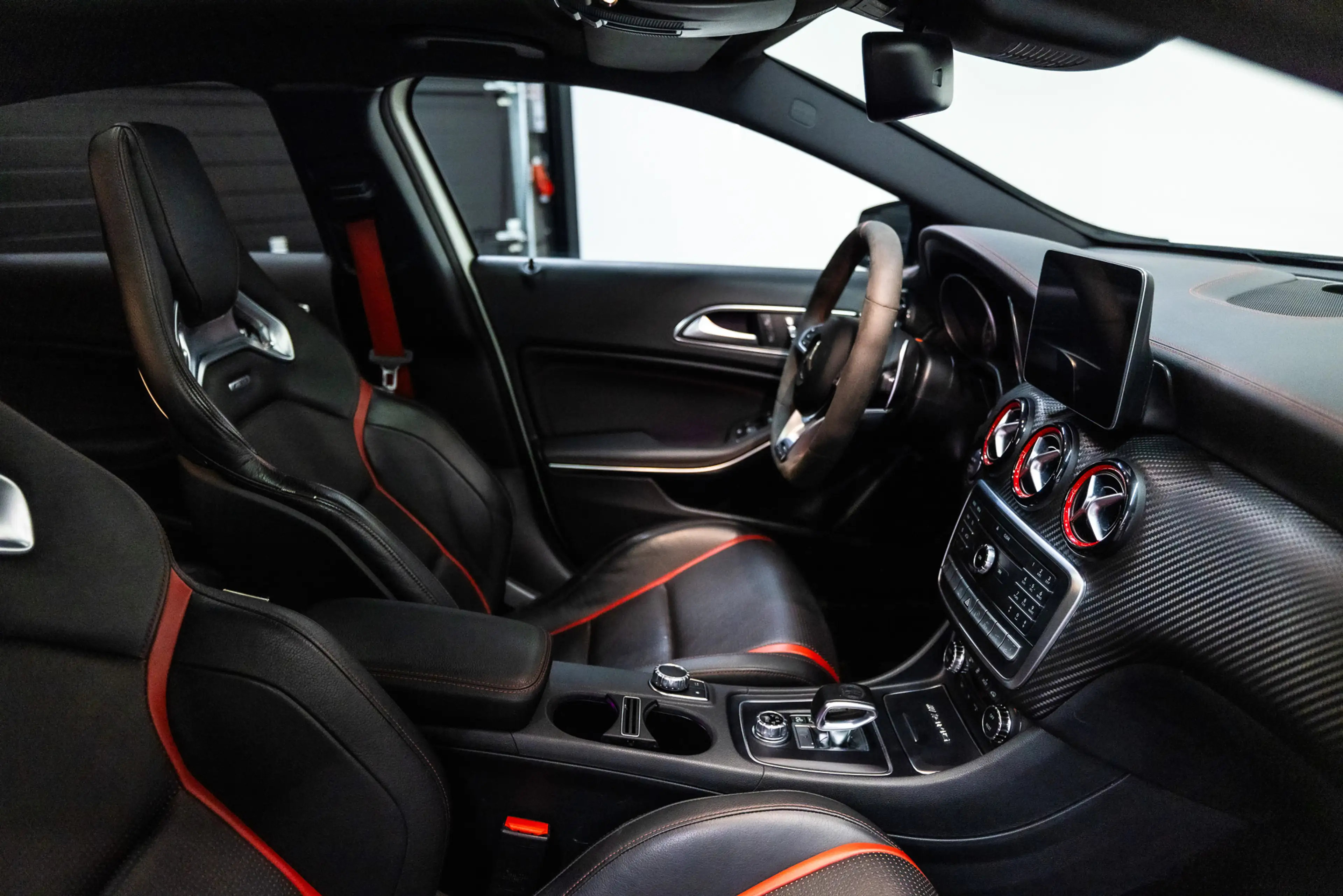 Mercedes-Benz A 45 AMG 4MATIC — photo 2