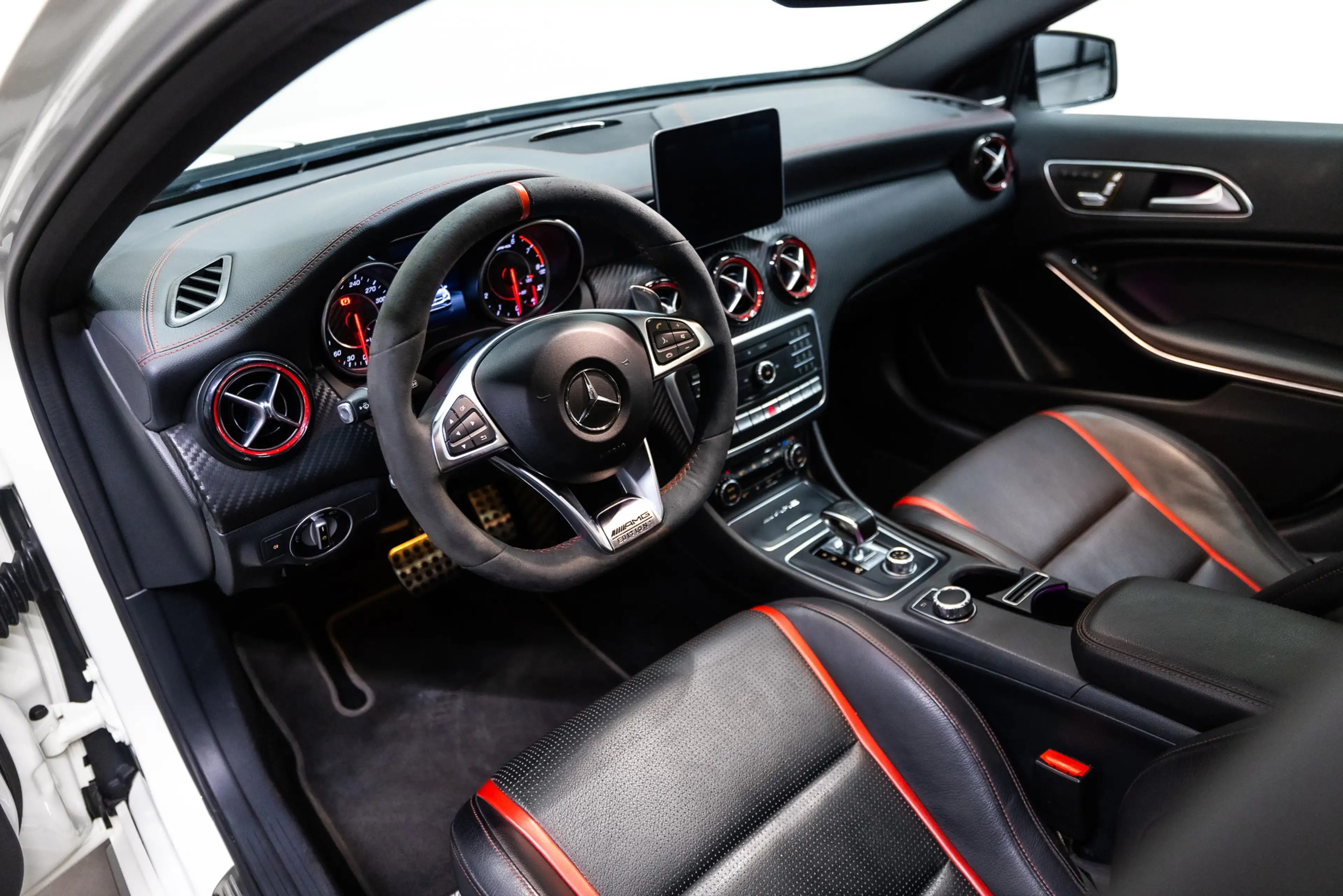 Mercedes-Benz A 45 AMG 4MATIC — photo 4