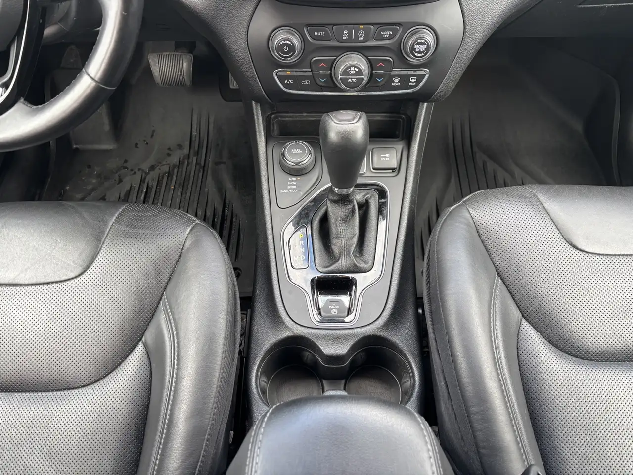 Jeep Cherokee снимка Jeep Cherokee