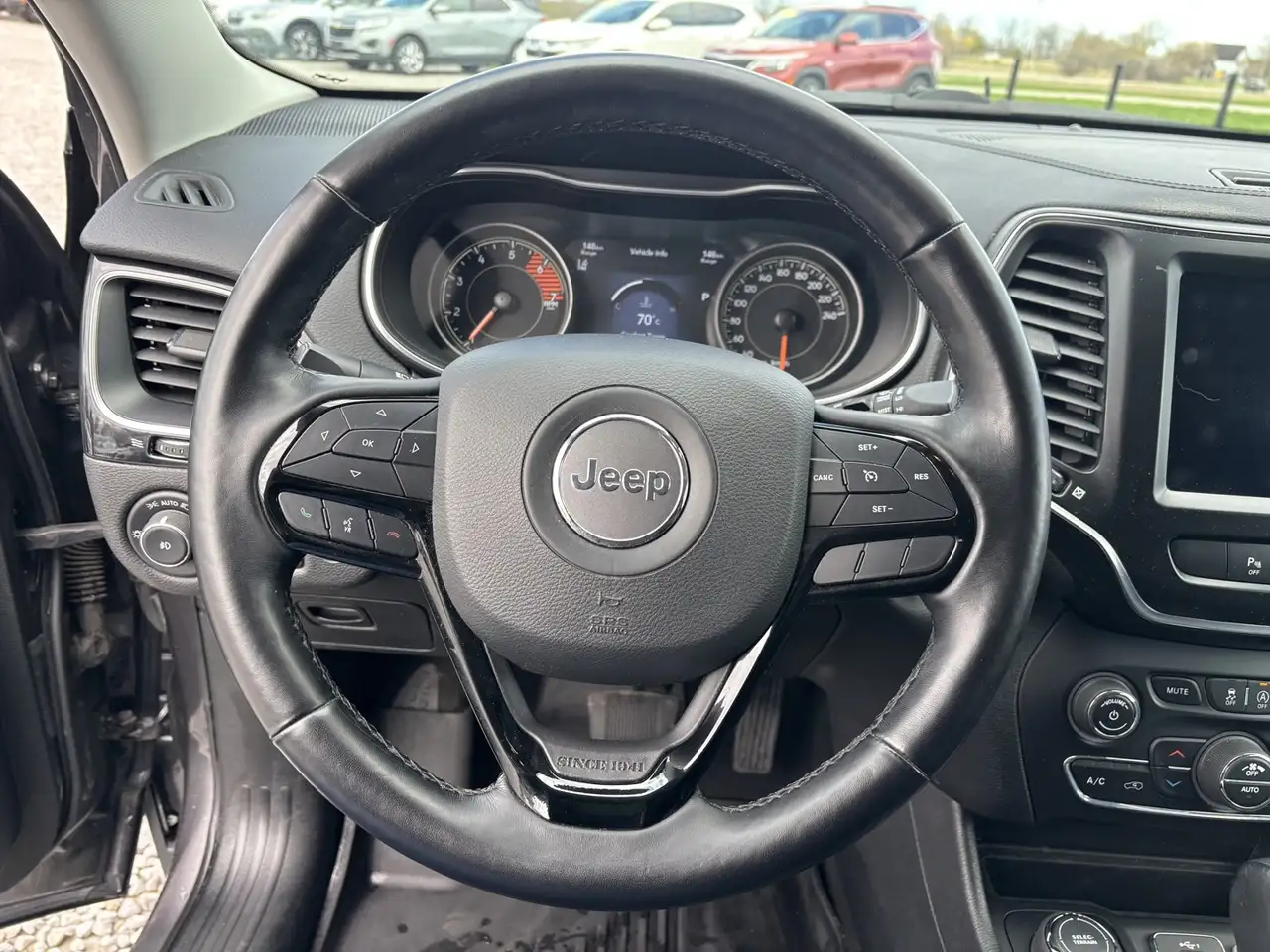Jeep Cherokee снимка Jeep Cherokee