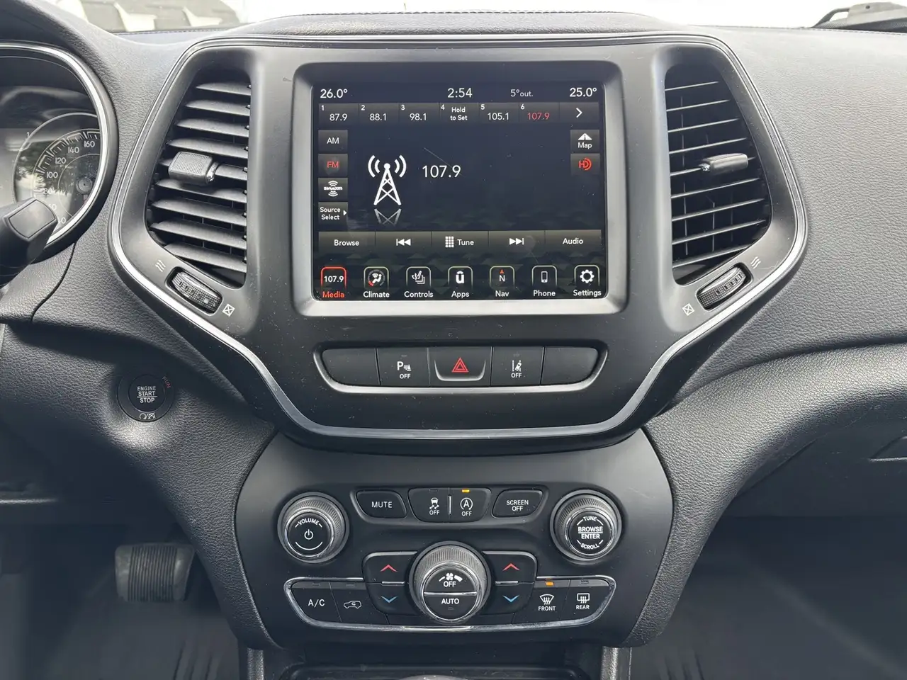 Jeep Cherokee снимка Jeep Cherokee