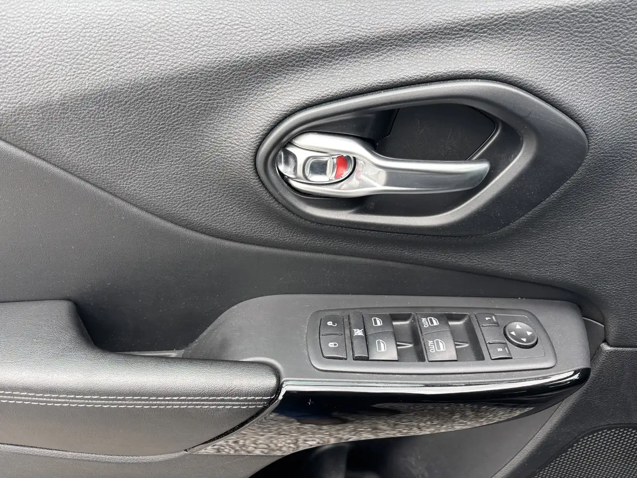 Jeep Cherokee снимка Jeep Cherokee