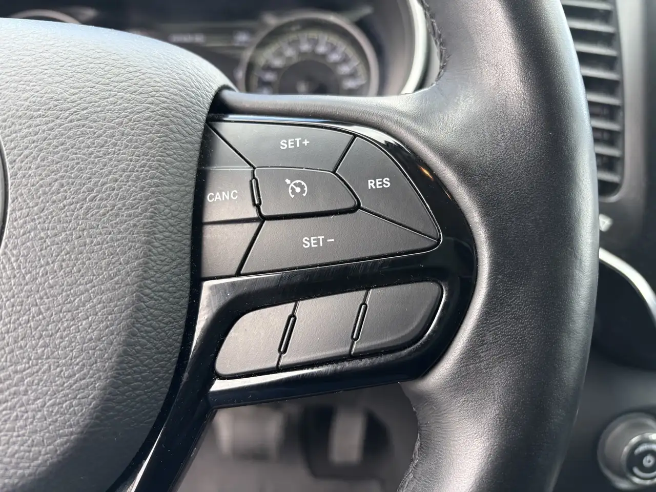 Jeep Cherokee снимка Jeep Cherokee