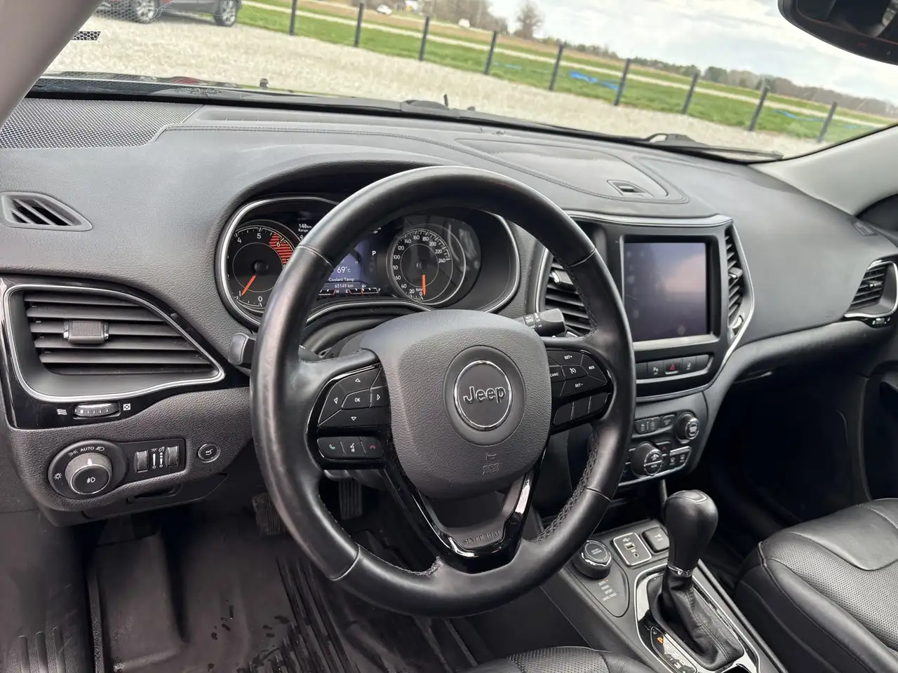 Jeep Cherokee снимка Jeep Cherokee
