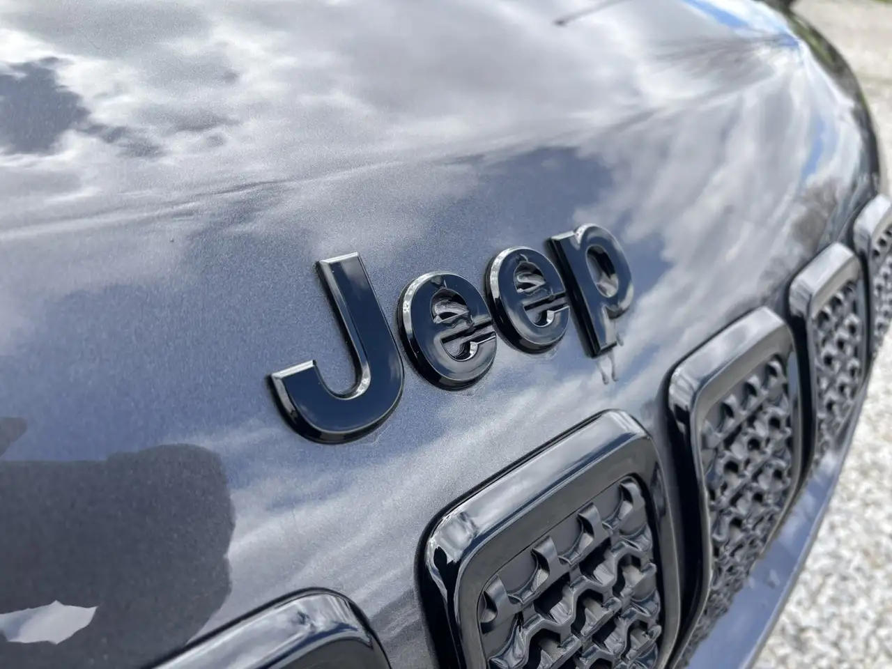 Jeep Cherokee снимка Jeep Cherokee