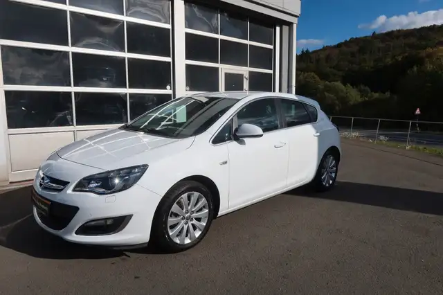 Opel Astra J Lim. 5-trg. Exklusiv