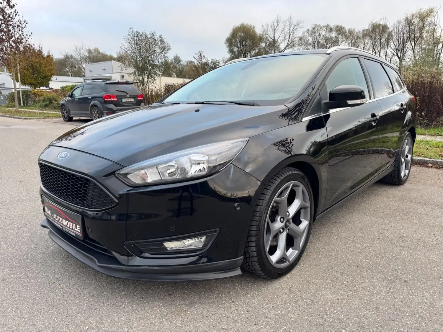 Ford Focus 1.5 EcoBo Turnier Titanium 18"Alu AHK NAVI Schwarz - 1