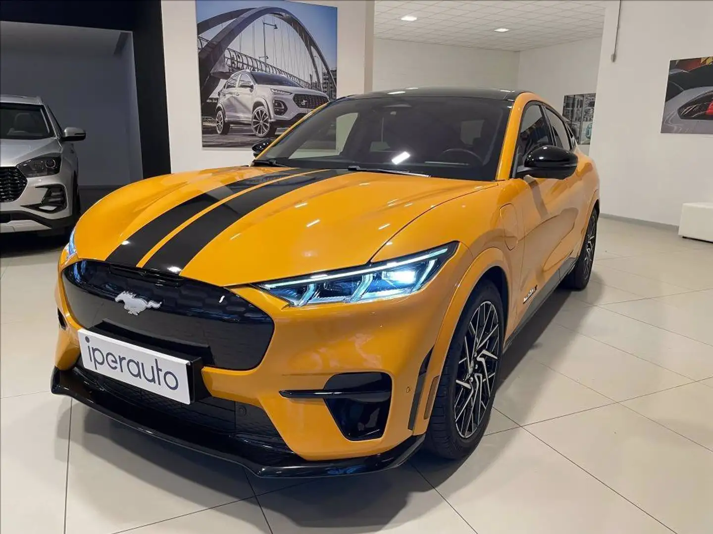 Ford Mustang Mach-E extended gt awd 487cv auto Arancione - 1