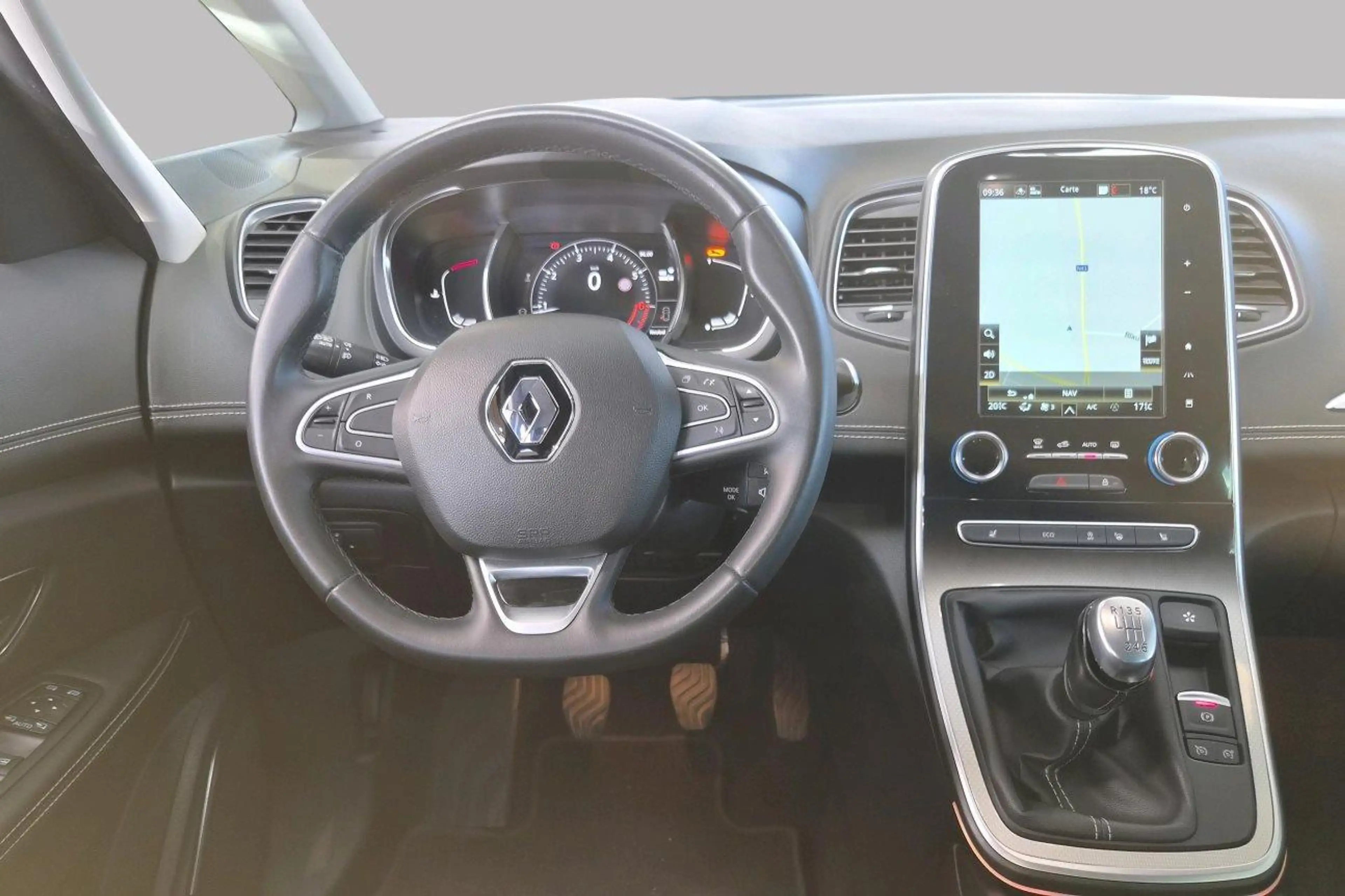 Renault Grand Scenic — photo 11