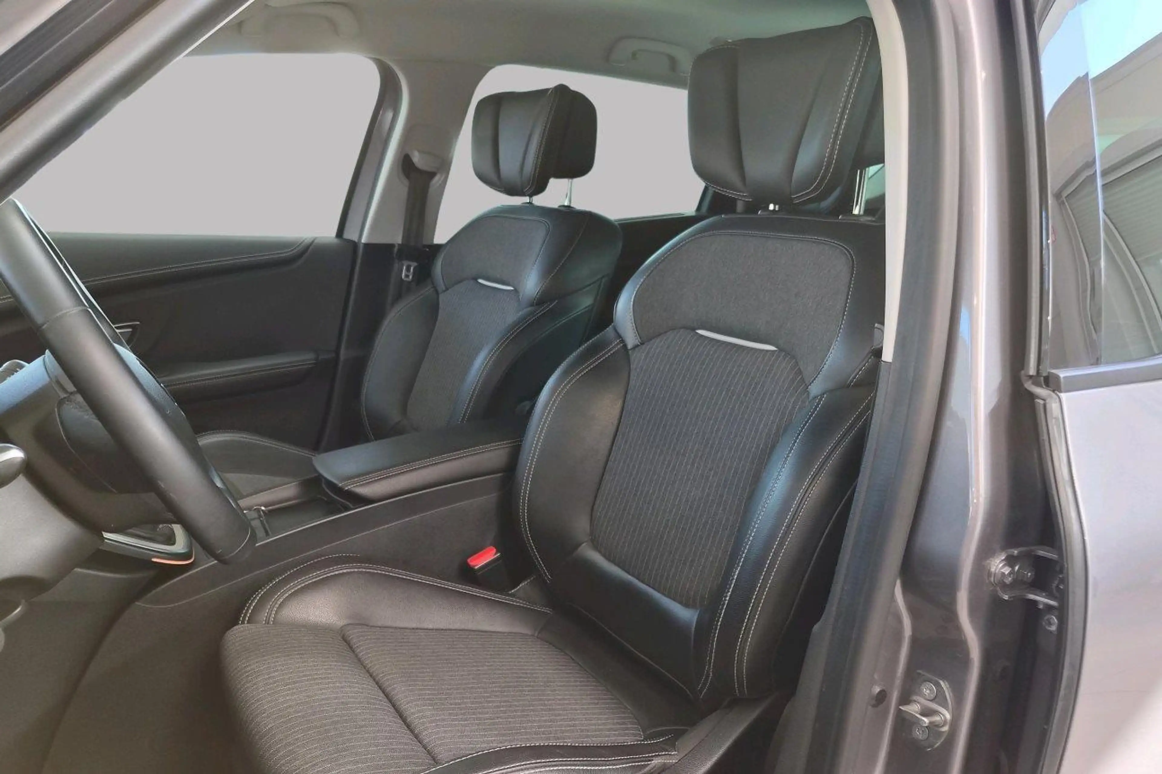 Renault Grand Scenic — photo 10