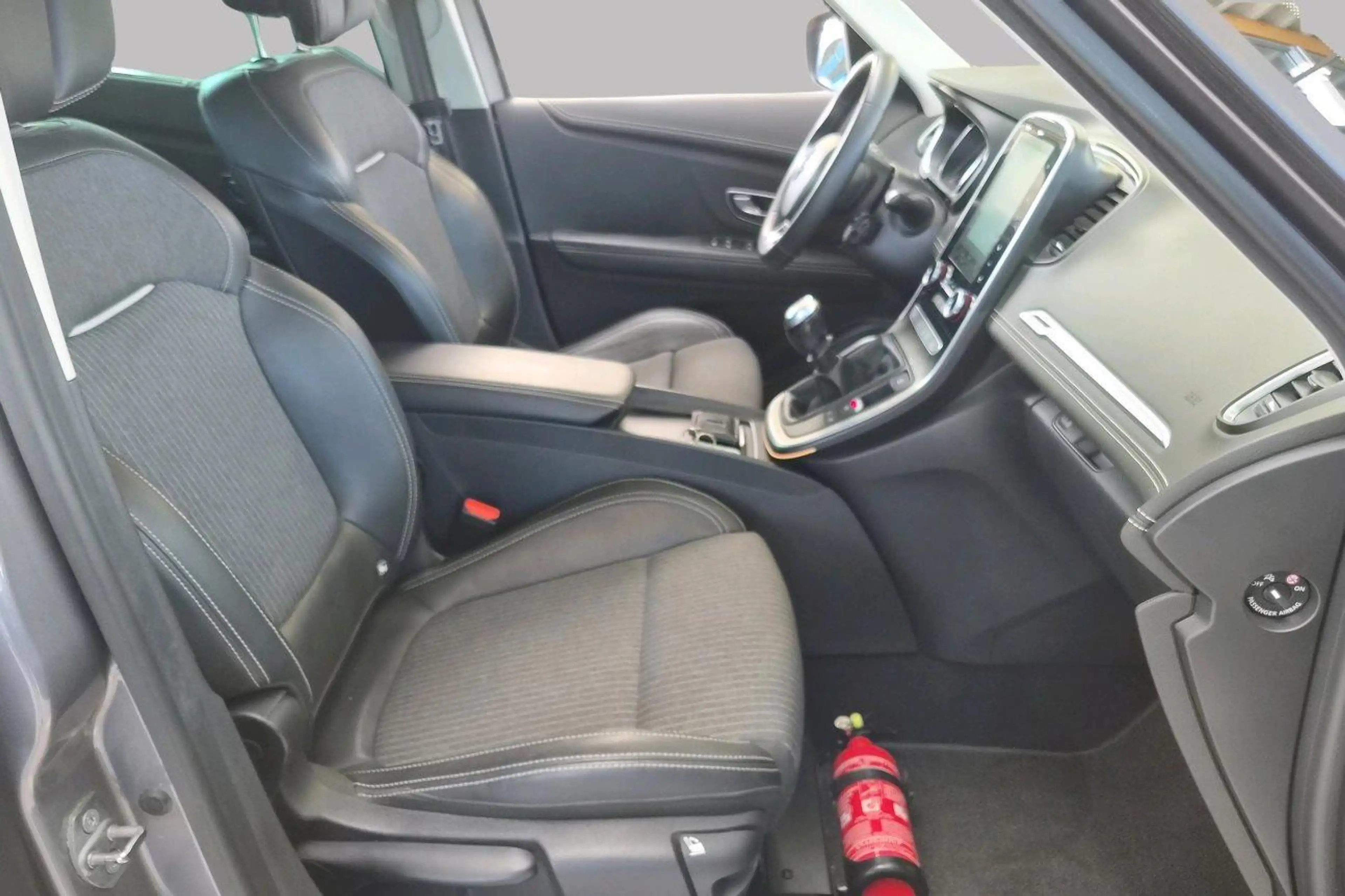 Renault Grand Scenic — photo 8