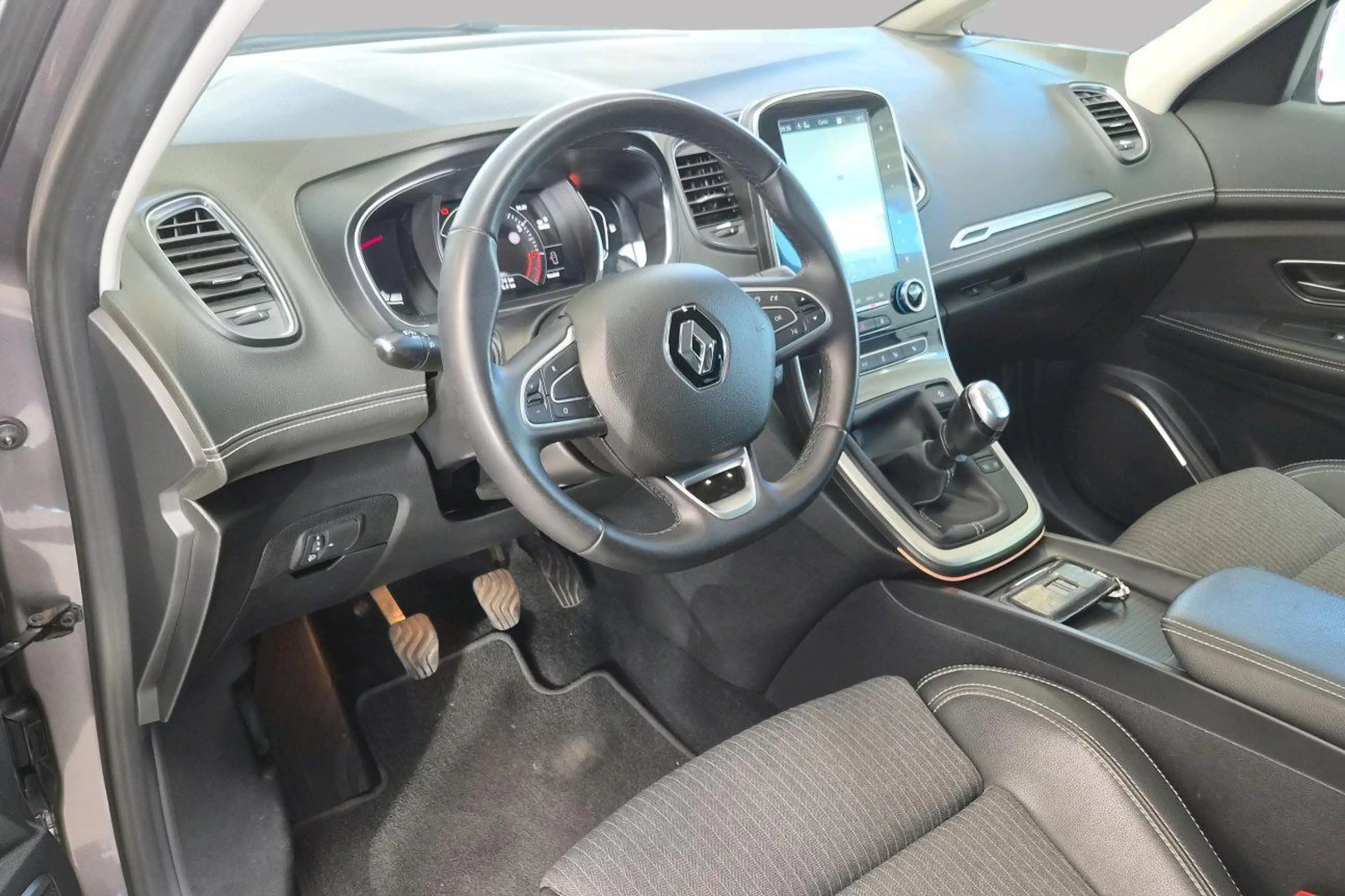 Renault Grand Scenic — photo 9