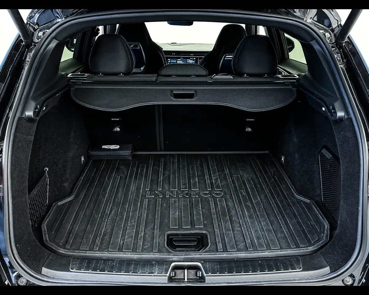 Lynk & Co 01 PHEV 8