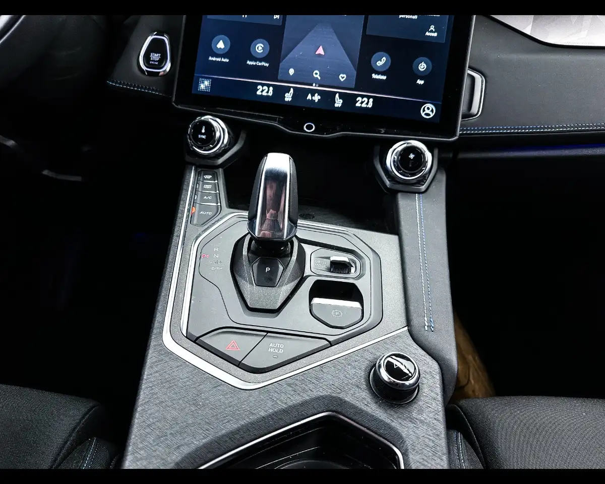 Lynk & Co 01 PHEV 13