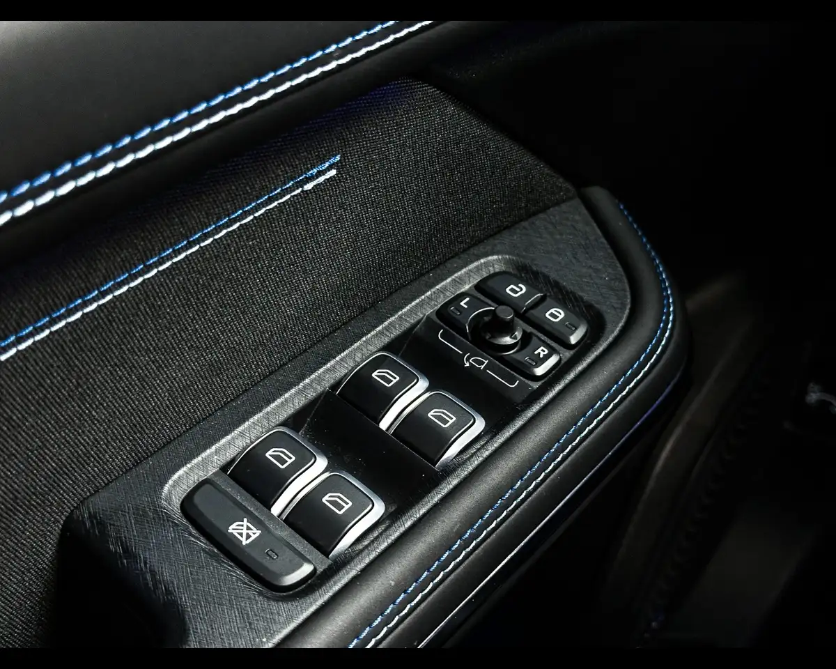 Lynk & Co 01 PHEV 23