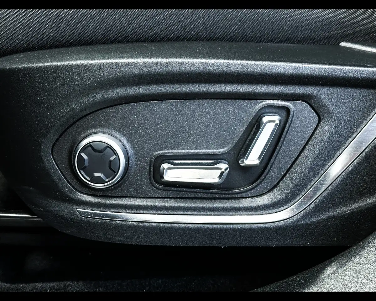 Lynk & Co 01 PHEV 25