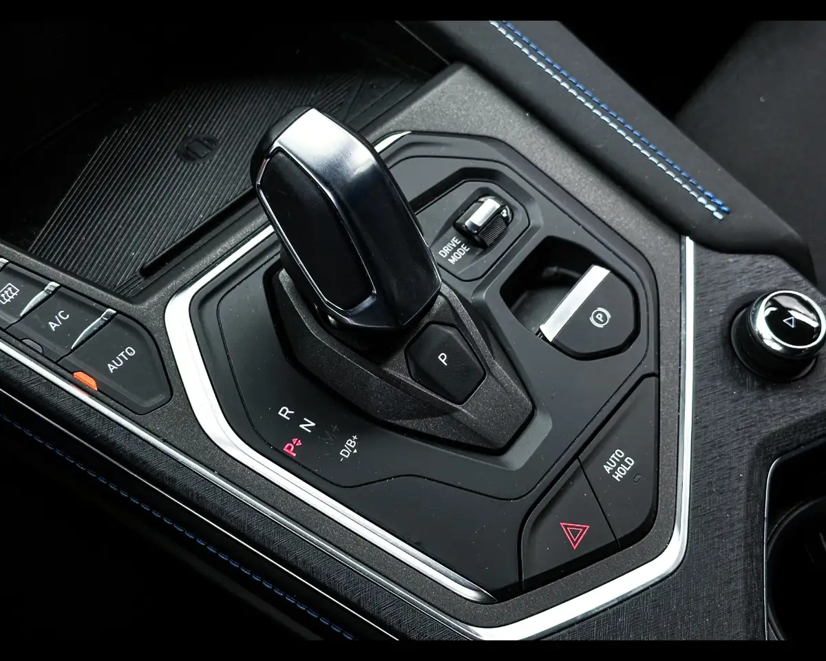 Lynk & Co 01 PHEV 19