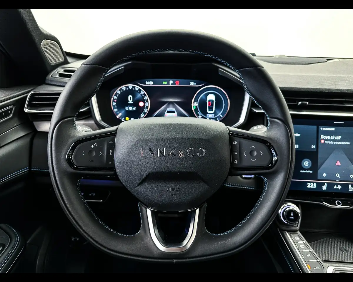 Lynk & Co 01 PHEV 11