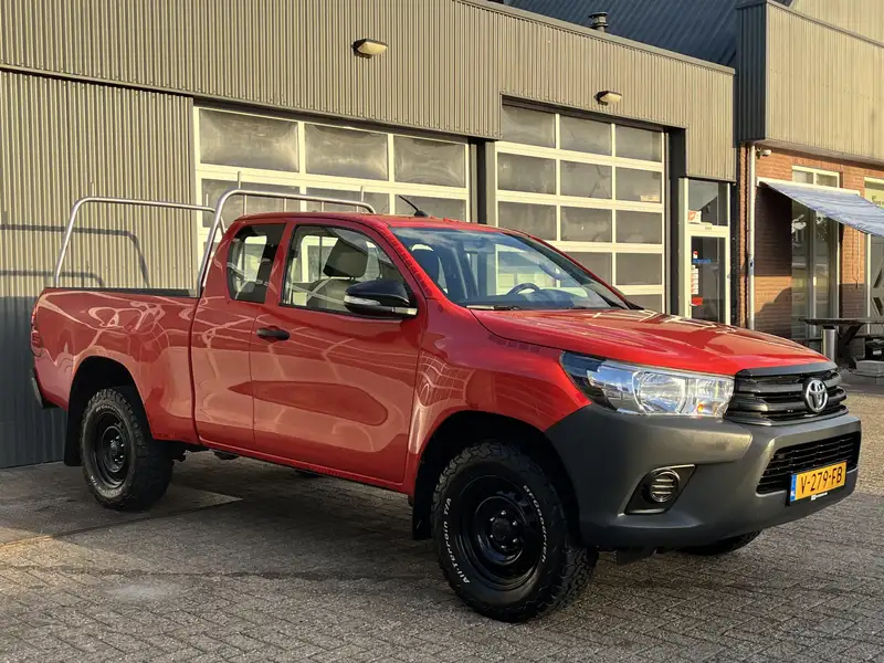 TOYOTA Hilux