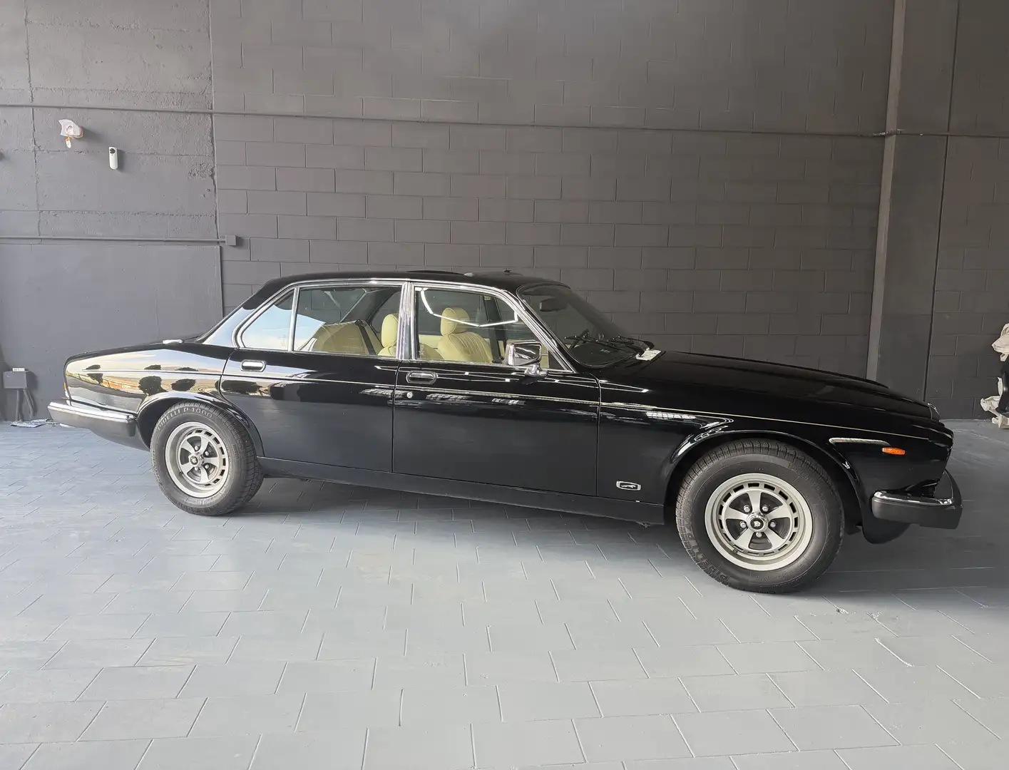 Jaguar XJ6 4.2 ASI CRS - 1