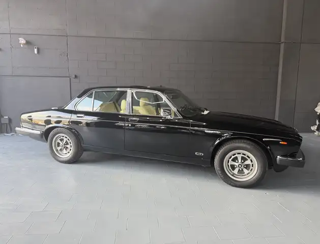 Jaguar XJ6